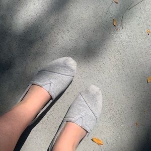 Women’s Toms canvas classic slip ons